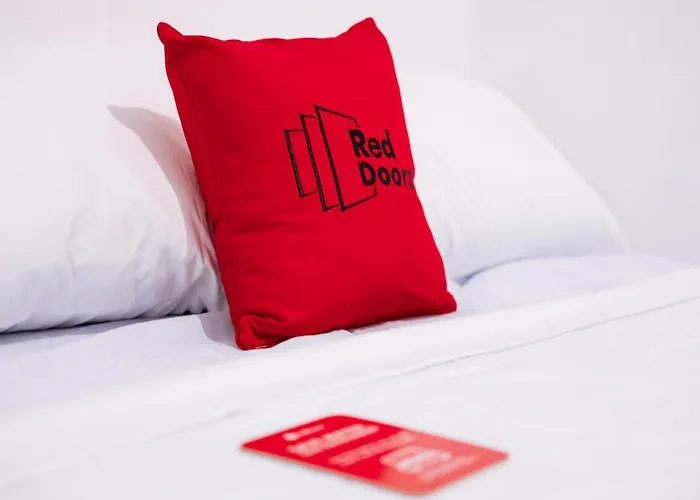 RedDoorz near Graha Cijantung Mall Jakarta